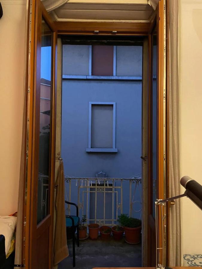 A Room In A Beautiful Apartment In The City Center 밀라노 외부 사진