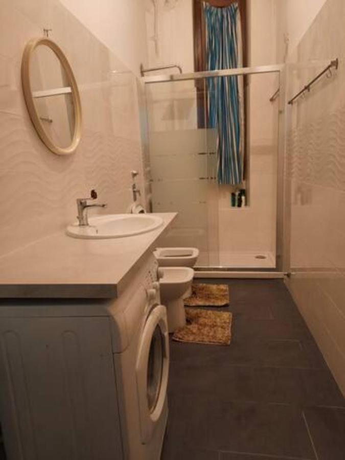 A Room In A Beautiful Apartment In The City Center 밀라노 외부 사진