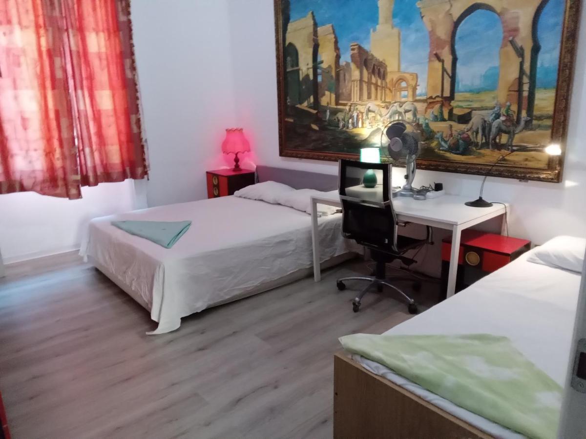 A Room In A Beautiful Apartment In The City Center 밀라노 외부 사진
