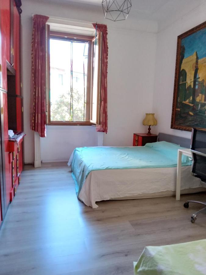 A Room In A Beautiful Apartment In The City Center 밀라노 외부 사진