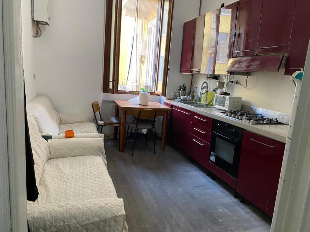 A Room In A Beautiful Apartment In The City Center 밀라노 외부 사진